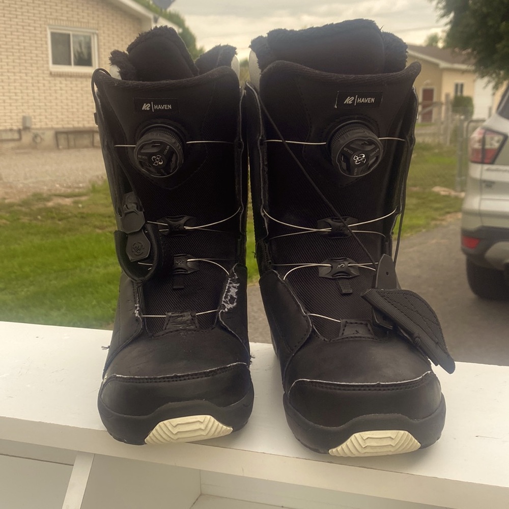 Snowboard boots